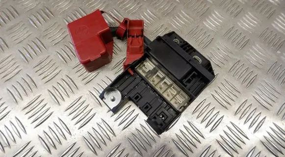 Lexus GS 250 350 300H 450H Fuse module 8282130840
