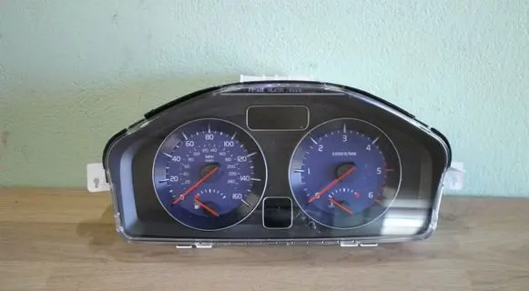 Volvo V50 Speedometer (instrument cluster) 30695705