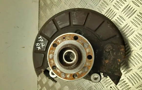 Seat Alhambra (Mk2) Front wheel hub 712PK