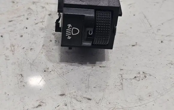 Peugeot Partner III Headlight level height control switch 95835T02