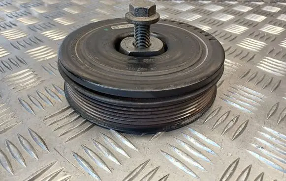 Opel Vivaro Crankshaft pulley 8200767762