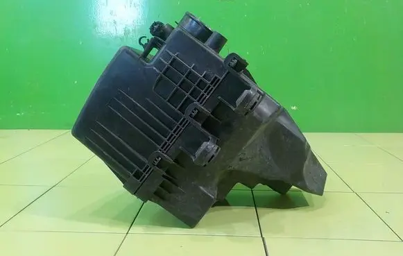 Mazda 3 II Air filter box 