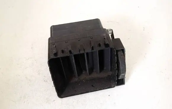 Volkswagen Touran I Dash center air vent grill