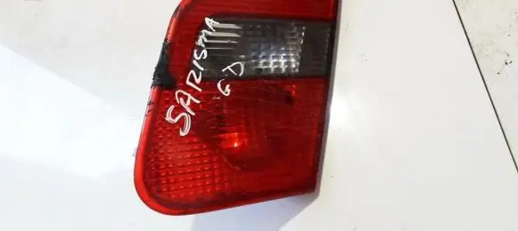 Mitsubishi Carisma Tailgate rear/tail lights