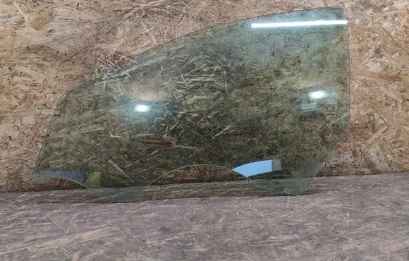 KIA Optima Front door window glass four-door