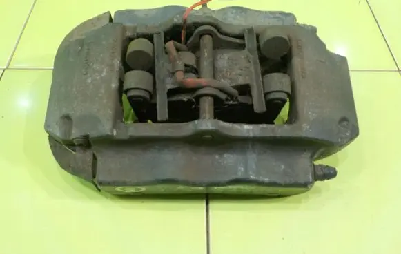 Audi Q7 4L Front brake caliper 