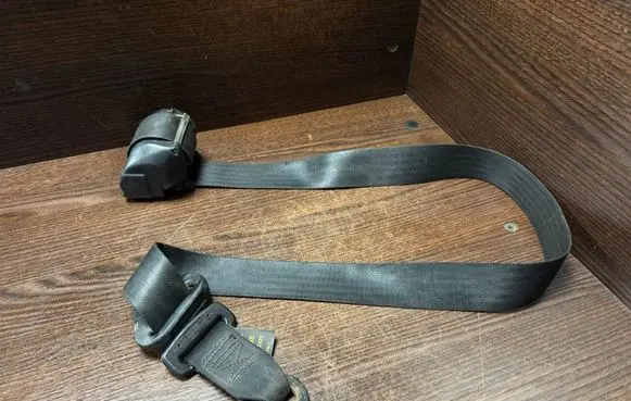Iveco Daily 4th gen Front seatbelt 1000025150 00023648