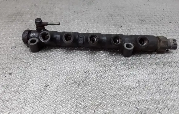 Toyota Avensis T220 Fuel main line pipe