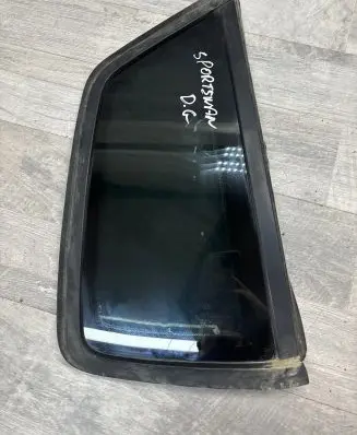 Volkswagen Golf Sportsvan Rear side window E000199 DOT682M3232AS2
