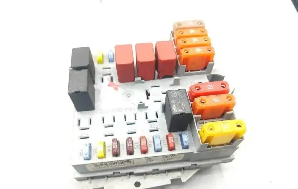 Alfa Romeo 159 Fuse module 50504455