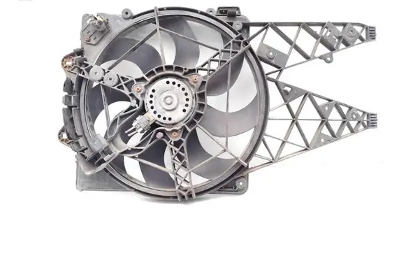 Radiator cooling fan shroud