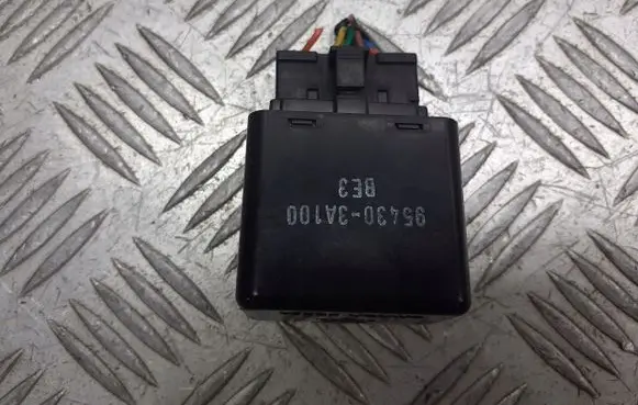 Hyundai Trajet Window wiper relay 954303A100