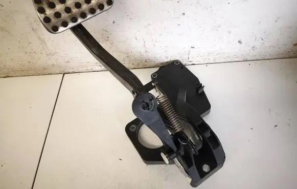 Mercedes-Benz B W245 Brake pedal A1692903101