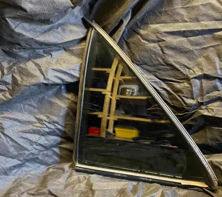 Mercedes-Benz S W140 Rear vent window glass 