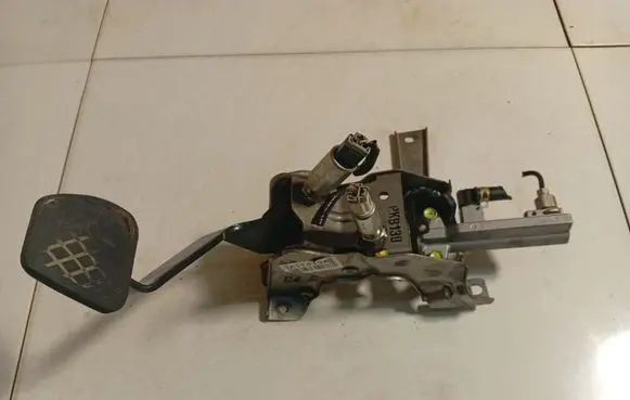 Honda CR-V Brake pedal