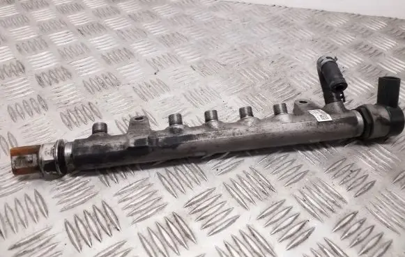Volkswagen Scirocco Fuel main line pipe 03L089C 057130764H
