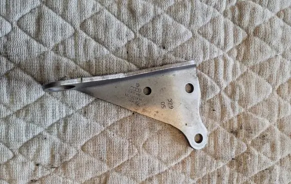 Volkswagen Golf VI Engine mounting bracket 03C103390A