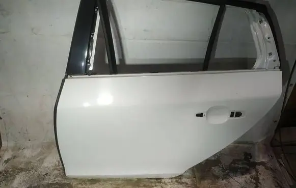 Volvo V60 Rear door baltos