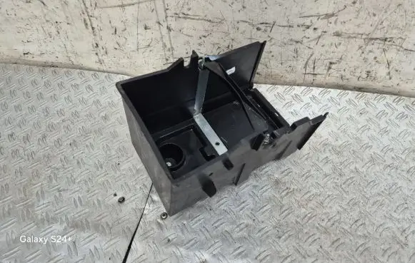 Battery tray