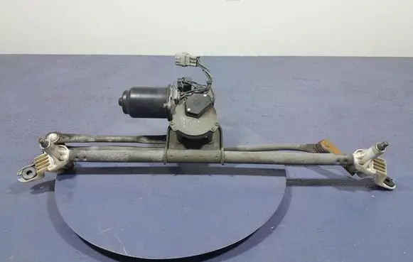 Suzuki Swift I Front wiper linkage and motor 