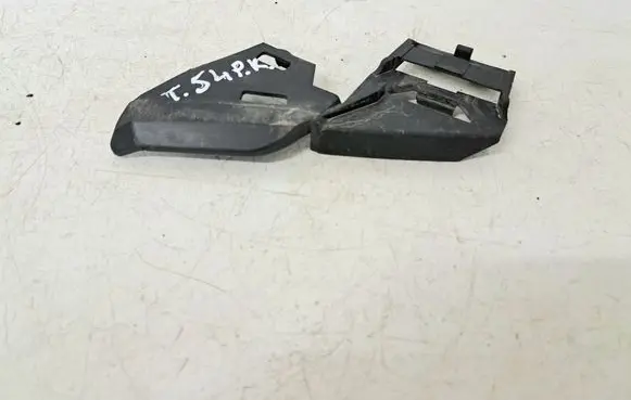 Headlight/headlamp mounting bracket
