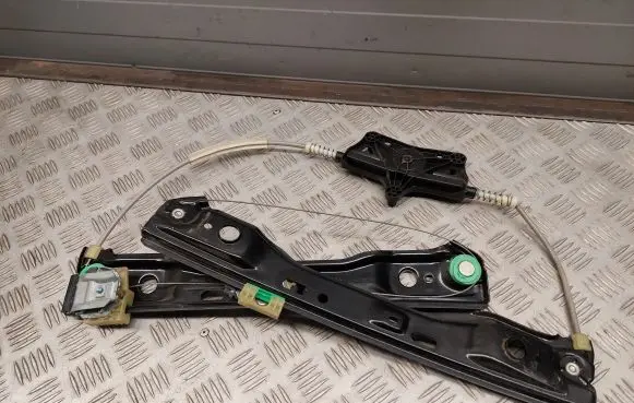 Mercedes-Benz GLA W156 Front window lifting mechanism without motor