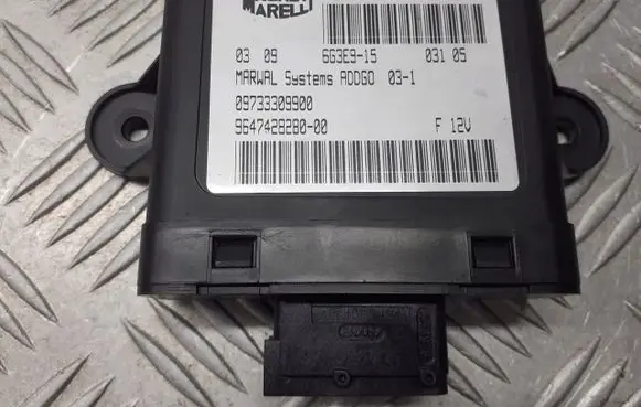 Peugeot 407 Window wiper relay 96474228280-00