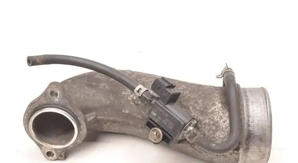 Opel Astra J Air intake hose/pipe 55567766