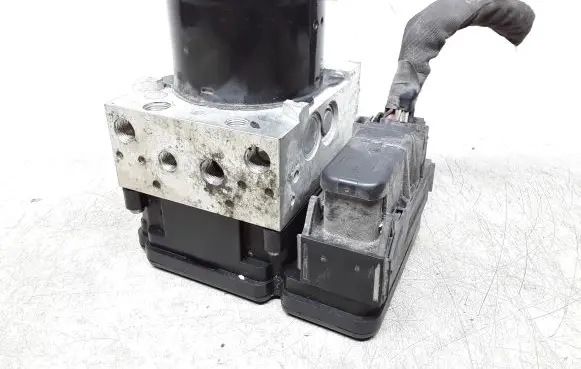 Volvo V70 ABS Pump 31329139