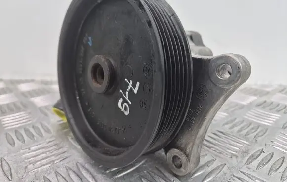 Mercedes-Benz C W204 Power steering pump A0064667501