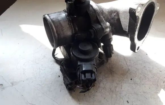 Toyota Avensis T250 Engine shut-off valve 27020