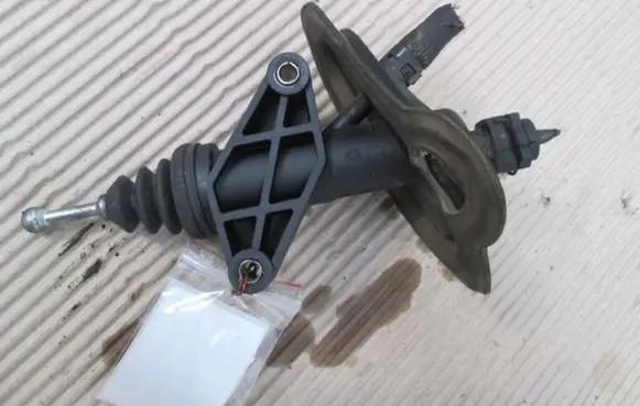 Ford Mondeo Mk III Clutch master cylinder