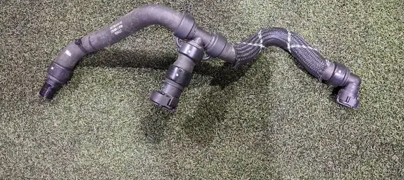 Engine coolant pipe/hose