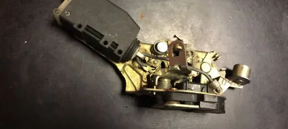 Opel Omega B1 Rear door lock 90503797