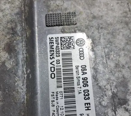 Audi A3 S3 A3 Sportback 8P Engine control unit/module 06A906033EH 5WP4032303