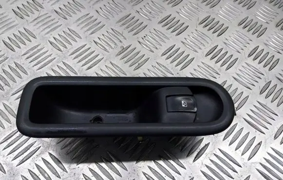 Renault Twingo II Quarter vent window switch 8200356517B