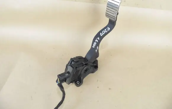 Peugeot 207 Accelerator throttle pedal 9681530380 6PV00908301 04122006