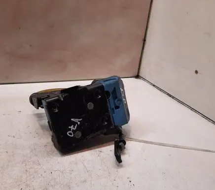 Volvo V70 Front door lock 9485305