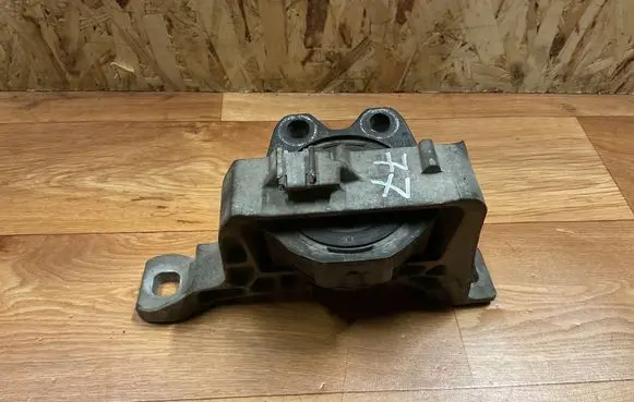 Volvo V50 Engine mount bracket 307396