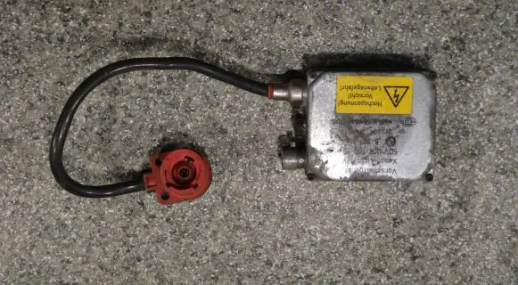 BMW 5 E39 Headlight ballast module Xenon 8387114 5DV00170029