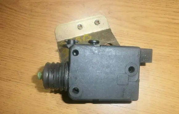 Saab 900 Central locking motor 4493300t