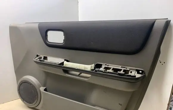 Nissan X-Trail T30 Front door card panel trim 809008H300