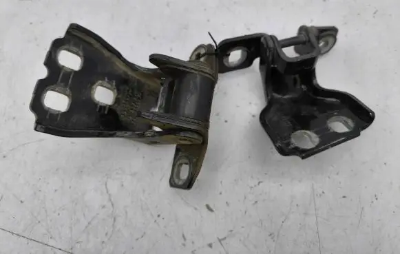 Rear door hinge set