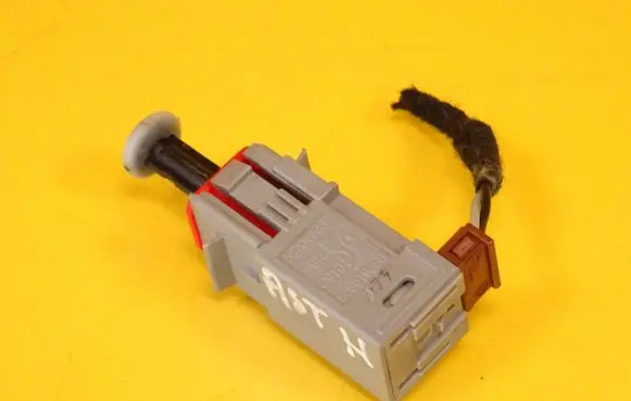 Opel Astra H Brake pedal sensor switch 55701396 869619858