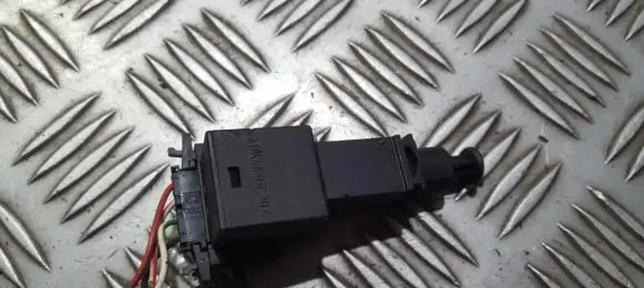 Volkswagen Golf V Brake pedal sensor switch