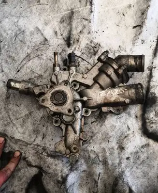 Opel Astra H Water pump 