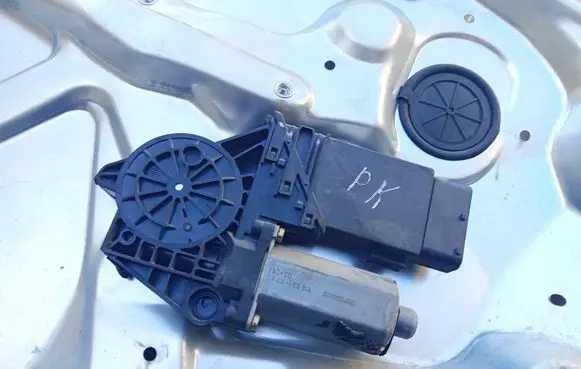 Skoda Superb B5 (3U) Front door window regulator motor 119091XXX