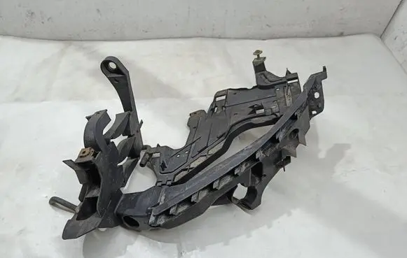 Audi A4 S4 B8 8K Headlight/headlamp mounting bracket 8K0805607L 2002837 1301073033