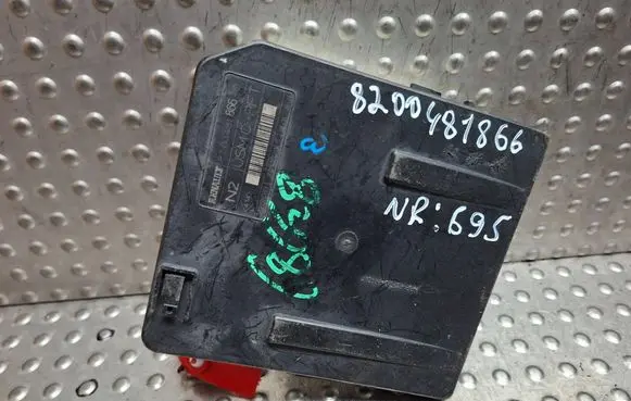 Renault Megane II Fuse module S26312695 8200481866