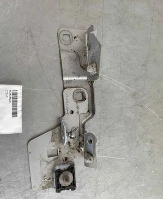 Renault Zoe Fender mounting bracket 654833942R